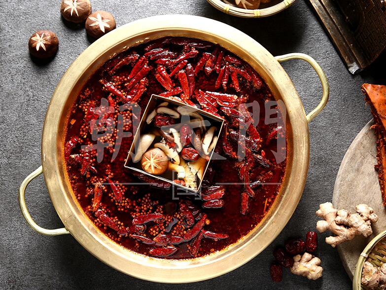 重慶火鍋為何風(fēng)靡全國？探究背后的文化符號