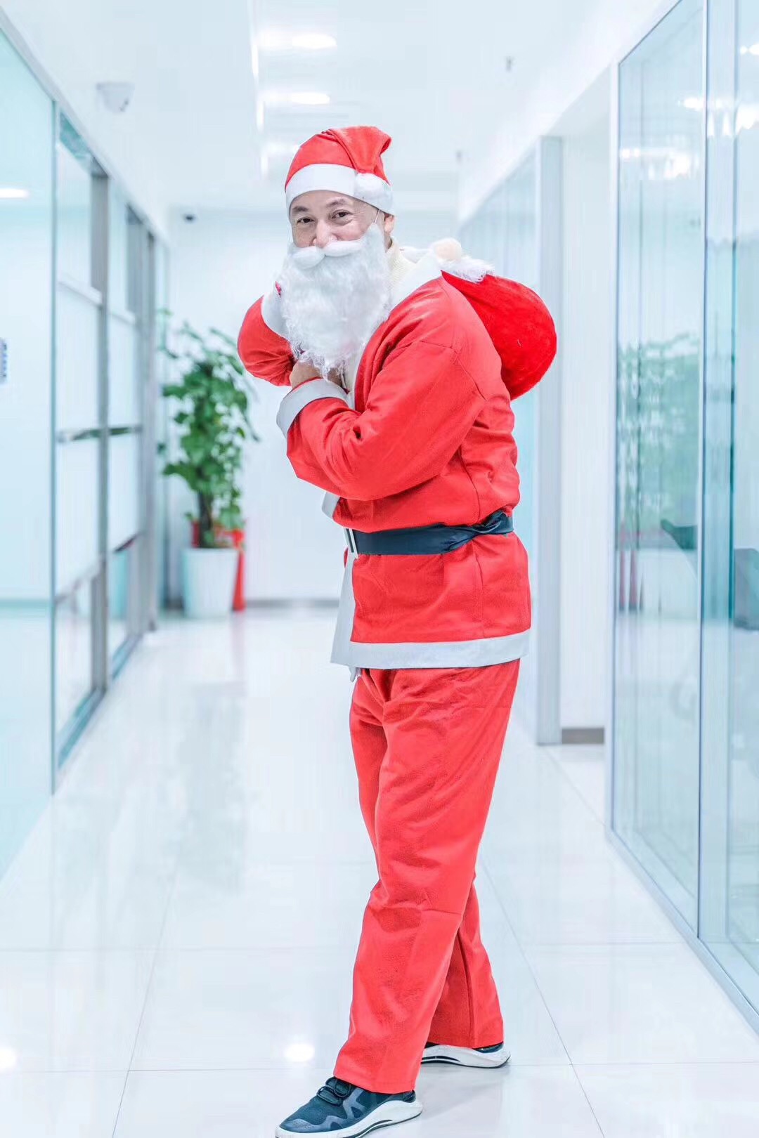 朝天門火鍋?zhàn)４蠹沂フQ節(jié)快樂(lè)！