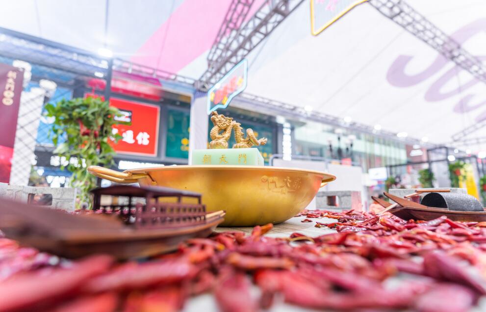 洪崖洞好吃的火鍋推薦，重慶本地人都愛(ài)吃這家！