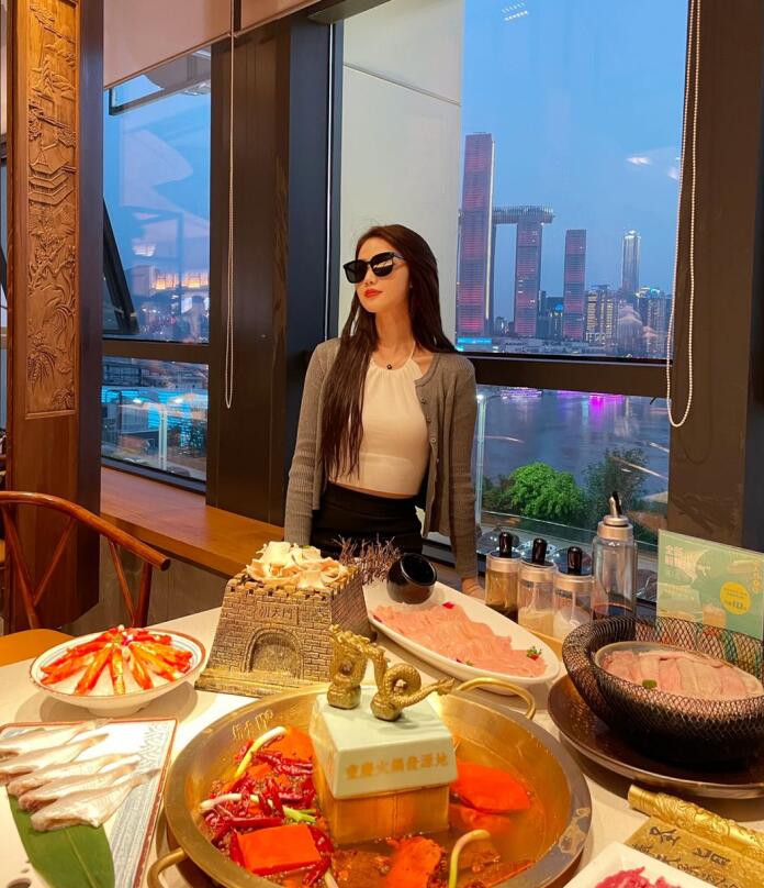 天冷了吃什么？朝天門為你送上熱辣滾燙的火鍋！