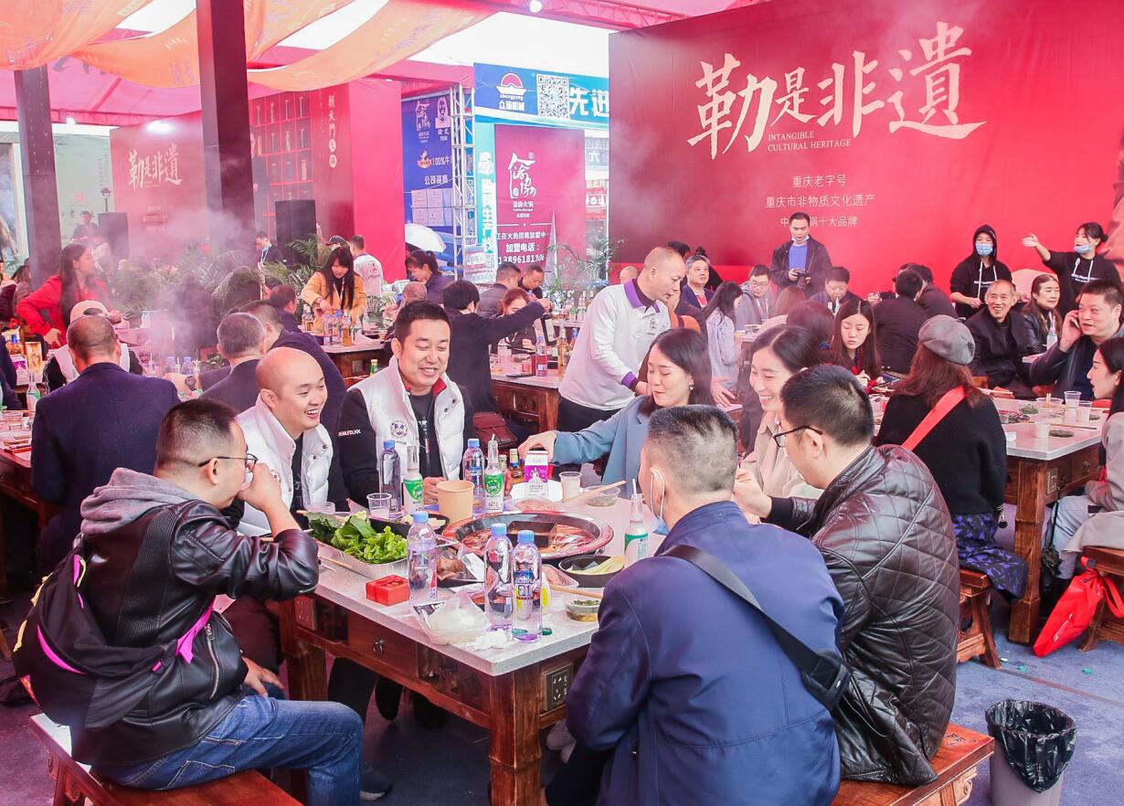 連鎖品牌火鍋加盟，必須從總部購(gòu)買底料嗎？