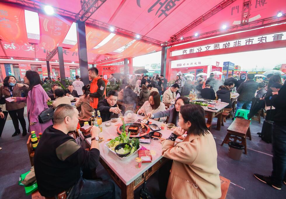 來重慶除了打卡網(wǎng)紅景點，還可以品嘗人間煙火！